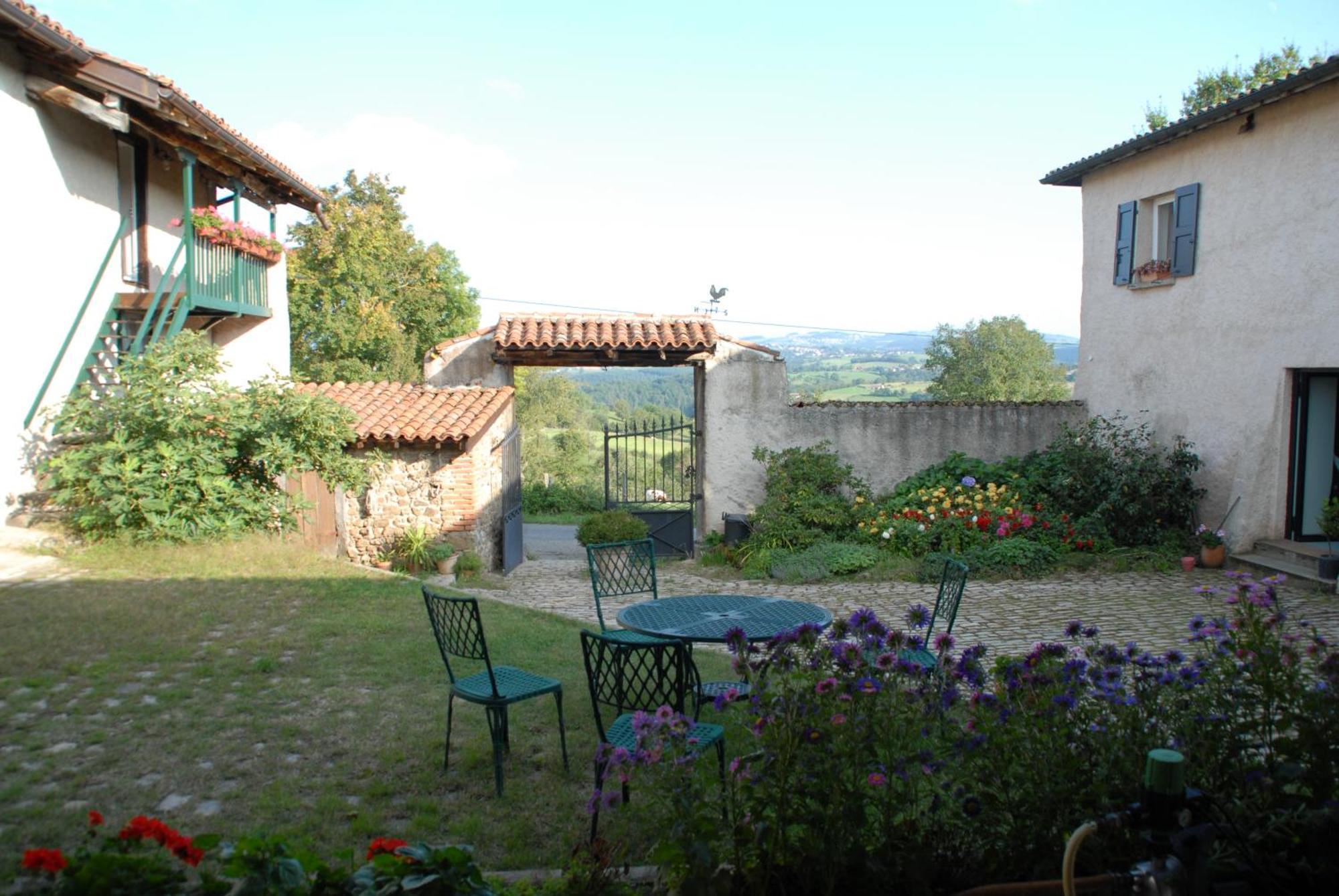 Chez Jacotte Et Elia Bed & Breakfast Saint-Galmier Exterior photo